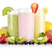 Suco com polpa de frutas e leite