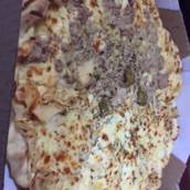 Metade Atum e Metade Frango com Mussarela