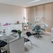 - Cirurgias  - Próteses  - Lente de contato dental  - Estética Dental 