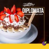 Açaí com chantilly e morango