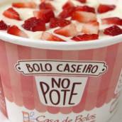 BOLO NO POTE MORANGO