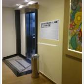 Placa em acrílico com adesivo aço escovado e espaçadores