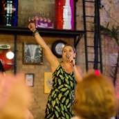 Cantora em Aniversário