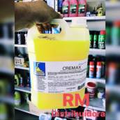 Shampoo com cera de 5L e de 2L