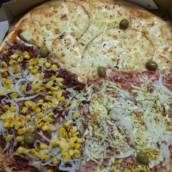 Pizza Mista Três Queijos, Sergipana e Portuguesa
