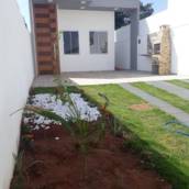 Casa nova com 3 quartos, sendo 1 suite.