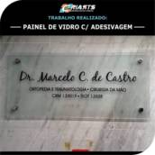 Painel de vidro com adesivagem