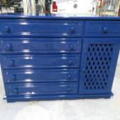 Pintura e envernização em móvel de madeira - cor azul náutico 
