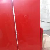 Restauração da pintura de geladeira antiga