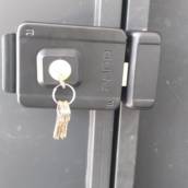 Instalação de fechadura elétrica Pado Multiponto.