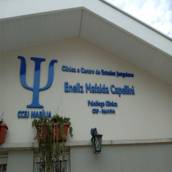 Fachada com letras em PVC