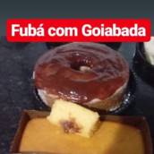 Bolo de Fubá com Goiabada 