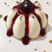 Panna Cotta com Cereja Amarena
