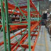 Manutenção e reforma em gôndolas