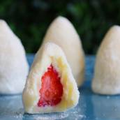 COXINHA DE NINHO C/ MORANGO