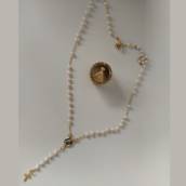 Relicário - Terço de Pescoço folheado a ouro com contas em Pérolas