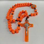 Terço Colorido Com Contas Emborrachadas Medalha São Bento