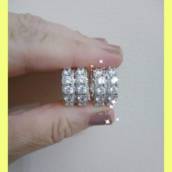 Rodhium branco e zircônias rodeadas de microzircônias, um luxo!