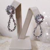 Brinco divo no rodhium negro com zircônias cristal