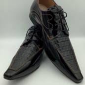 SAPATO SOCIAL PRETO C/ VERNIZ E CADARÇO DETALHE EM COBRA