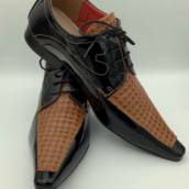 SAPATO SOCIAL PRETO EM VERNIZ C/ DETALHE EM XADREZ MARROM