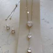 Colar gravata no rodhium branco com zircônias