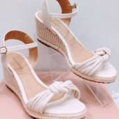 Sandália Anabela Off White Com Detalhe De Nó E Salto Em Trama