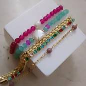 Pulseiras de pedras, cristais, pérola de água doce e madrepérola