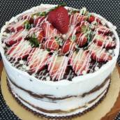Bolo de Chocolate e Morango 