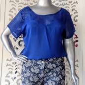 Blusa Azul com Detalhe Rede