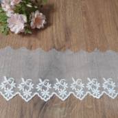 Renda de tule bordada na cor off white (metro)