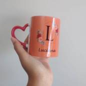 Caneca Personalizada com  alça e interior colorida (alça coração) em Bauru
