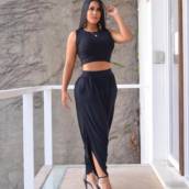 Conjunto com Cropped mais calça saruel na cor preta em Bauru
