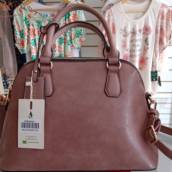 Bolsa VeryRio na cor roxo, semelhante ao couro em Bauru