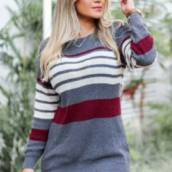 Blusa em tricô, com combinação de cores, gola canoa em Bauru