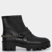 Ankle Boot Couro Preto Detalhe Corrente