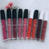  Batom e gloss labial para hidratar os lábios 
