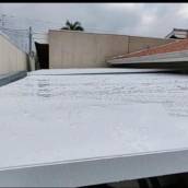 Cobertura Retrátil em Alumínio e Policarbonato Compacto Branco - Conforto e Estilo para Avaré