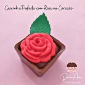 Caixinha trufada com rosa - Doces para festas em Botucatu