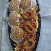 Barca de lanche com anel de cebola
