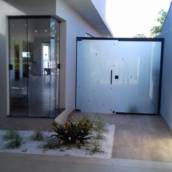 Instalação de Muro de vidro em Bauru 