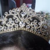 Coroa Dourada com Pedras