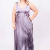 Vestido lilás de cetim pregueado Plus Size em Bauru