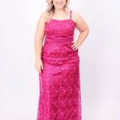 Vestido rosa choque rendado Plus Size em Bauru