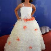 Vestido Daminha de honra com detalhes em Laranja Bauru