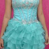 Vestido de Debutante Verde Água Ondulado Curto