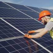 Manutenção de sistemas de energia solar em empresas