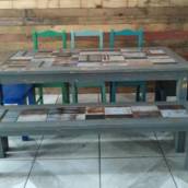 Jogo de Mesa de Madeira Envelhecida com Ceramica 160 x78 cm