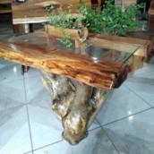 Mesa de Centro com Vidro e Prancha de Canafistula 67 x 105 x 56 cm Altura