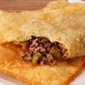 NOVIDADE!!  Além dos espetinhos, do cachorro quente e sorvetes, temos agora também, o pastel frito na hora